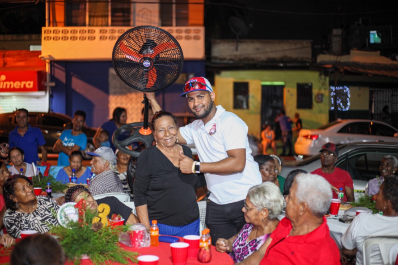 M S De Envejecientes Participan En Tradicional Cena En Villa