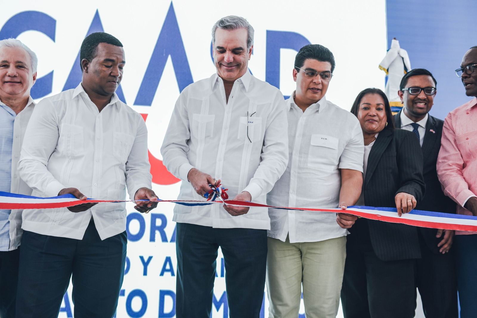 Abinader inaugura cañada saneada en Pantoja con una inversión superior