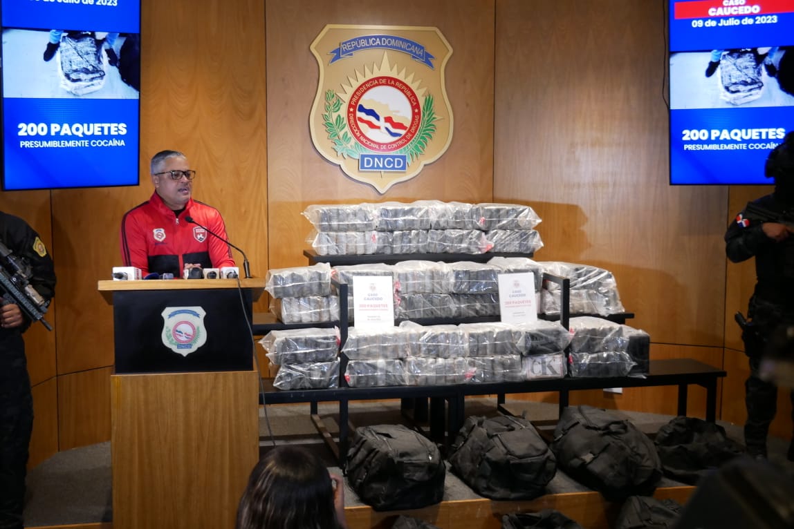 Ocupan otros 200 paquetes presumiblemente de cocaína en cajas de