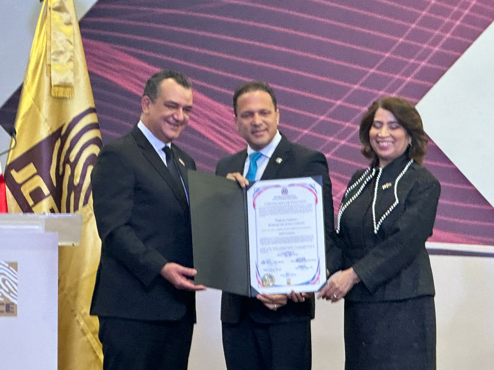 Diputado Román de Jesús recibe certificado de JCE como diputado electo