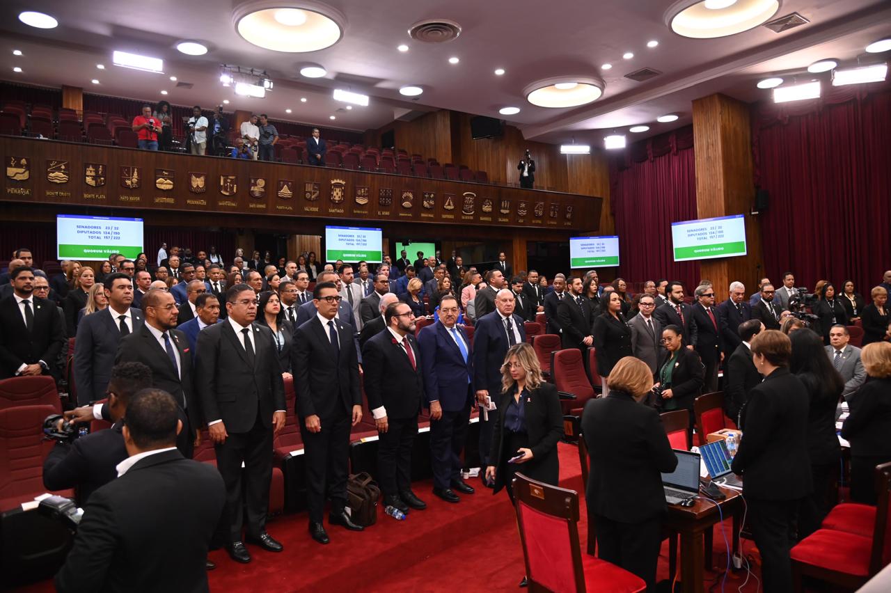 Asamblea Revisora dio lectura a reforma de la Constitución que será