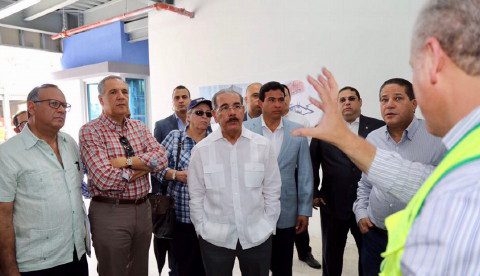 Presidente Medina recibió detalles de los trabajos en Ciudad Sanitaria Luis E. Aybar