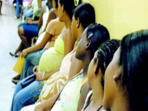 Afirman haitianas llegan en grupos a emergencia de maternidades del país a punto de parir