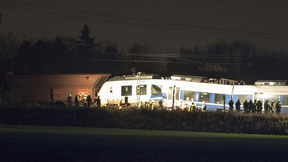 Choque entre dos trenes en Alemania deja al menos 50 heridos