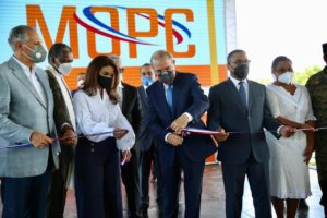 Presidencia inaugura terminal de autobuses de Santo Domingo Este