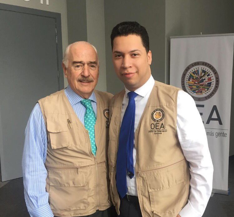 Jatzel Román junto al expresidente de Colombia Andrés Pastrana