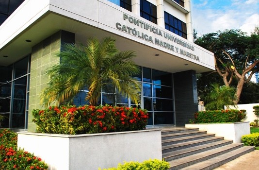 Sede de la Pontificia Universidad Católica Madre y Maestra.