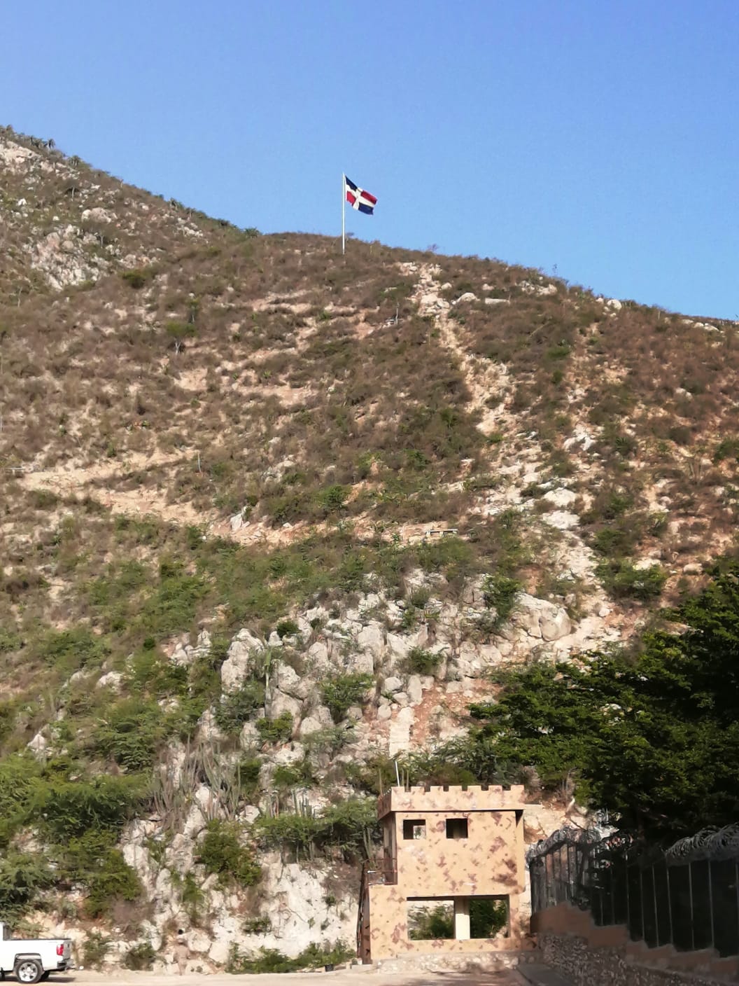 Haití izará su bandera frente a la dominicana en su lado ...