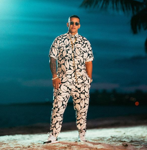 Daddy Yankee firma contrato millonario