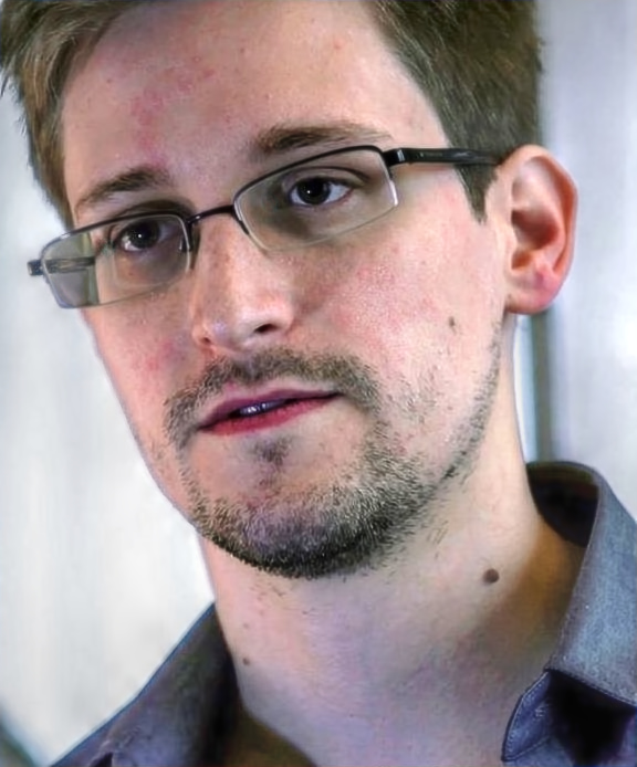 Putin otorga la ciudadanía rusa a Edward Snowden