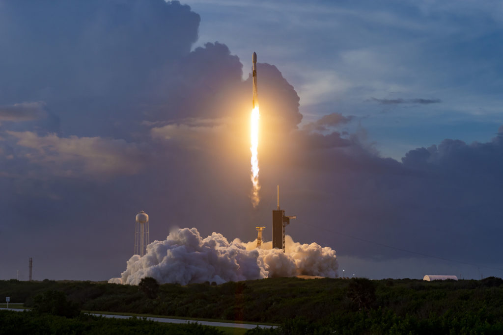 Space X lanza 60 sátelites del proyecto Starlink