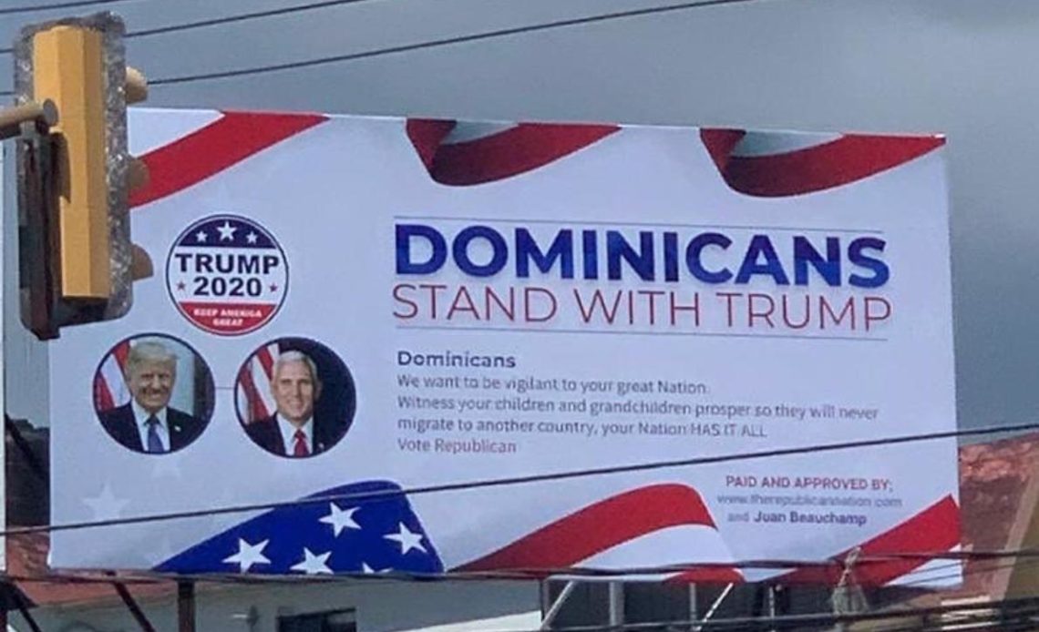 Valla promocionando apoyo de dominicanos a Donald Trump