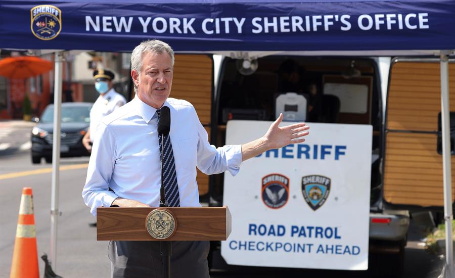 Alcalde de Nueva York defiende la respuesta policial a las protestas