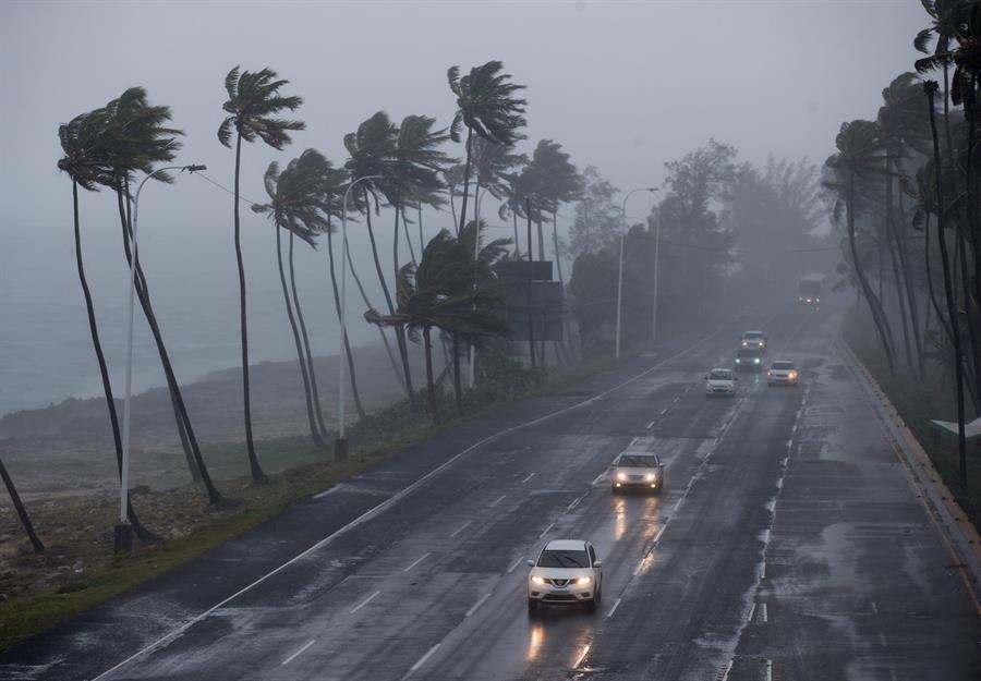 Centro Nacional de Huracanes de los EEUU emite aviso de huracán para una parte de la costa del país