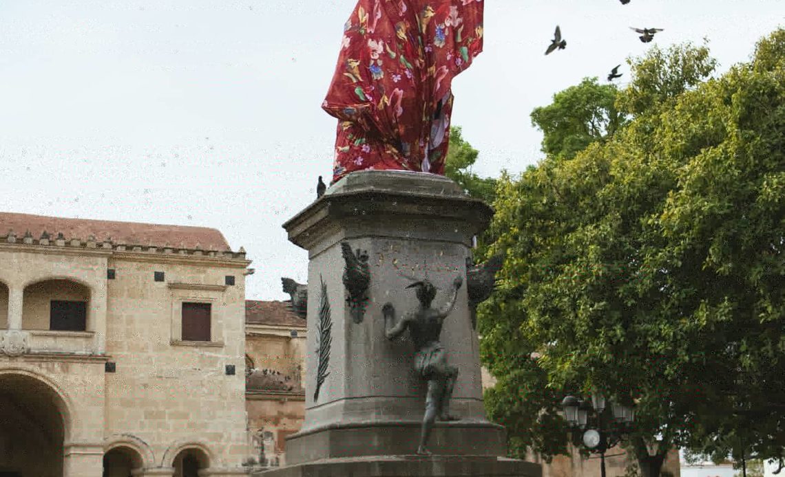 Estatua de Cristóbal Colón y Anacaona