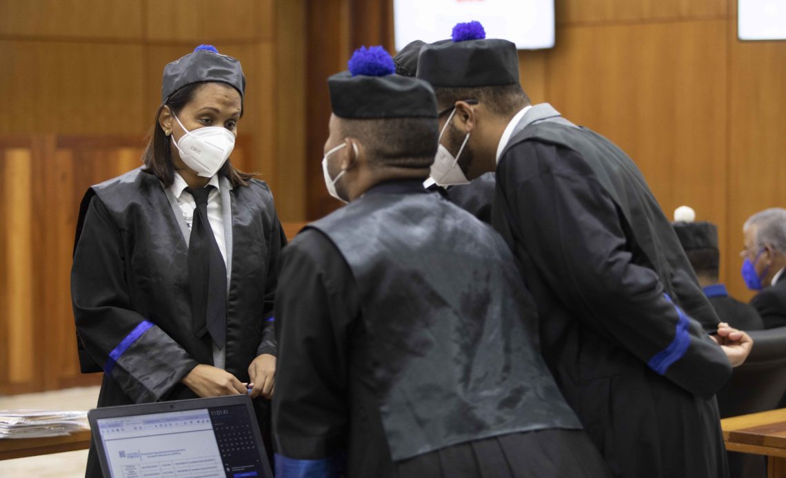 La fiscal Mirna Ortiz junto a otros representantes del Ministerio Público en el juicio por los sobornos de Odebrecht