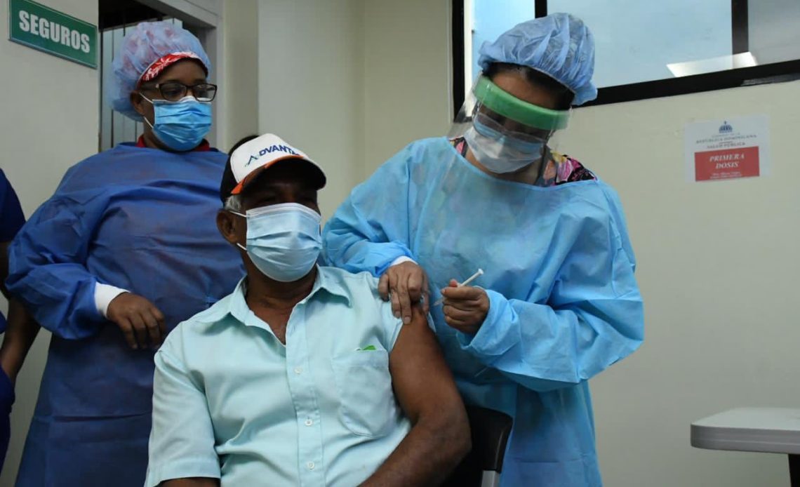 Vacunación en República Dominicana.