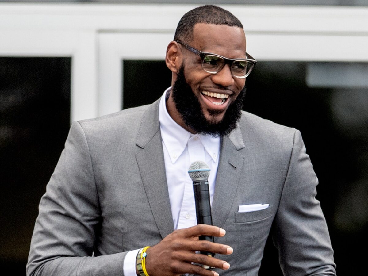 lebron-james-ser-copropietario-de-boston-red-sox-y-liverpool-n-digital