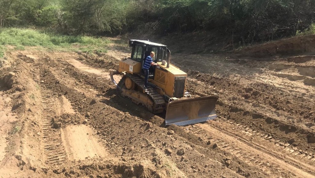 Agricultura inicia construcción de 18 lagunas para irrigar parcelas en Santiago