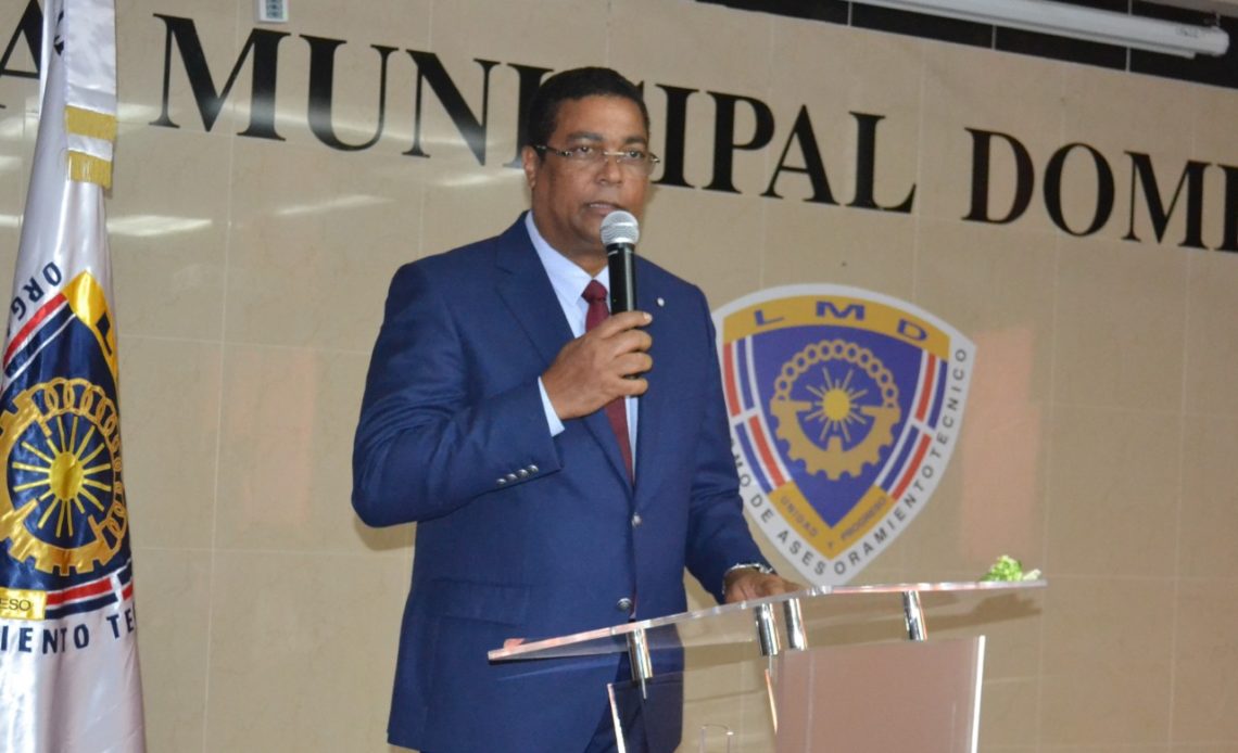 El secretario general de la Liga Municipal Dominicana (LMD), Víctor D’Aza