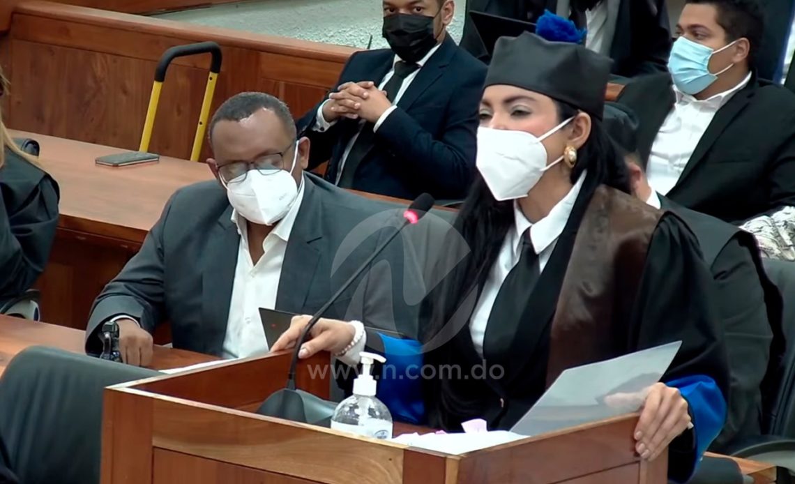 Yeni Berenice Reynoso en el tribunal