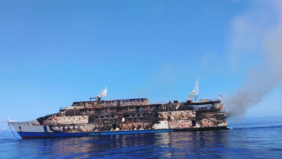 Incendio ferry en Indonesia
