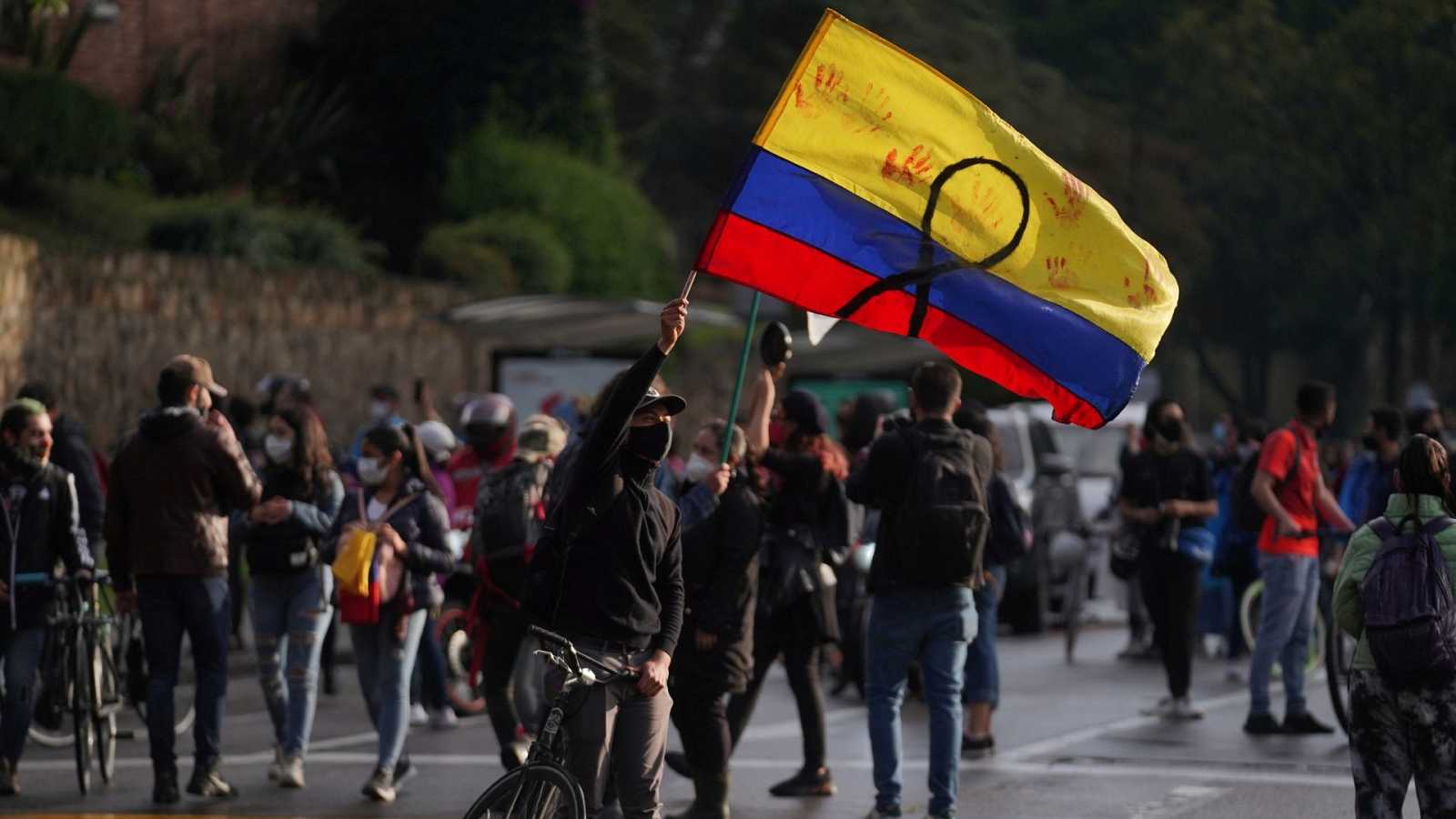Human Rights Watch muestra a la Policía de Colombia disparando