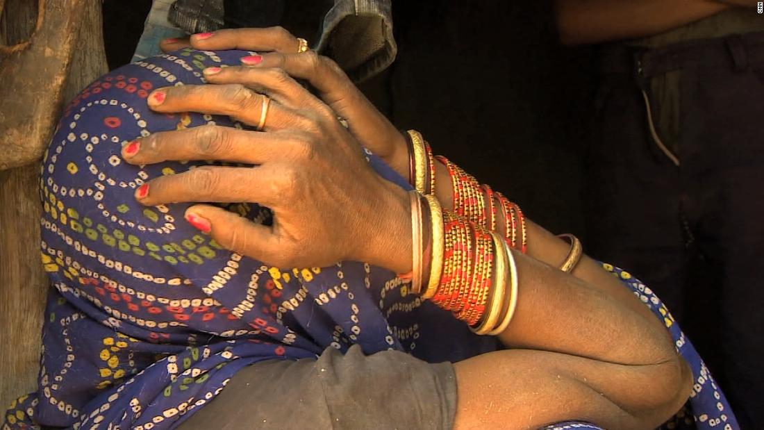 Violan mujer en grupo en la India