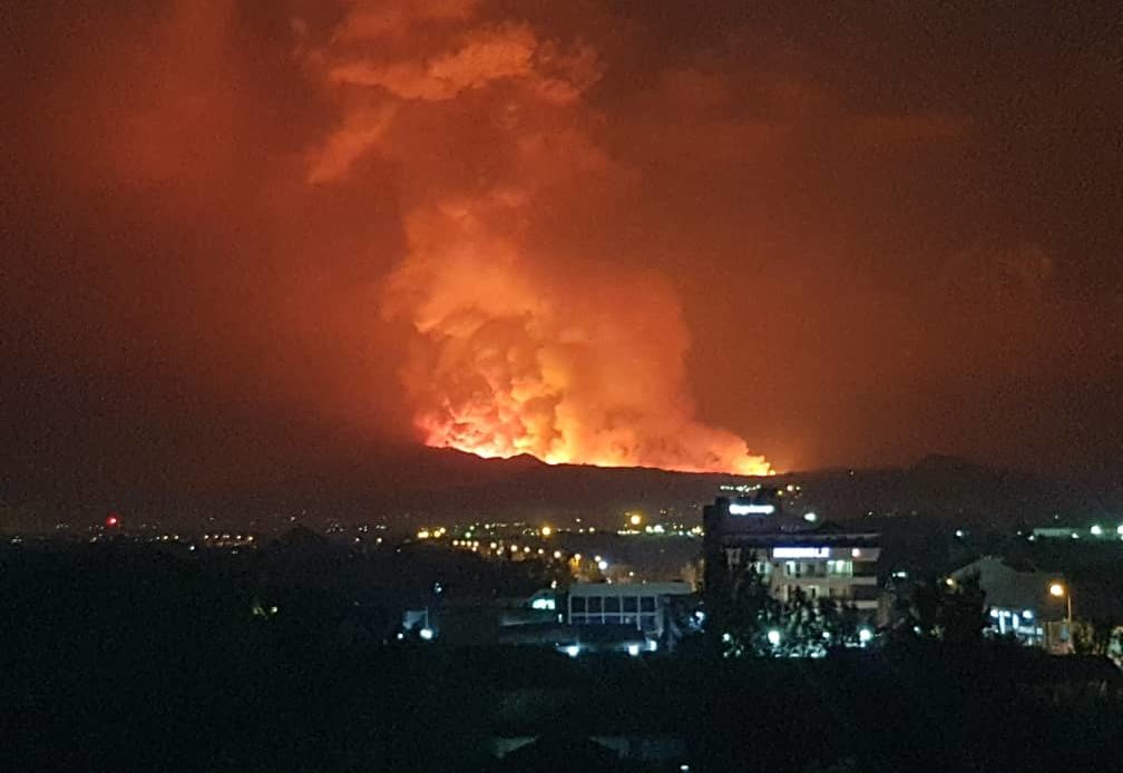 Activan evacuación para ciudad africana tras erupción de volcán
