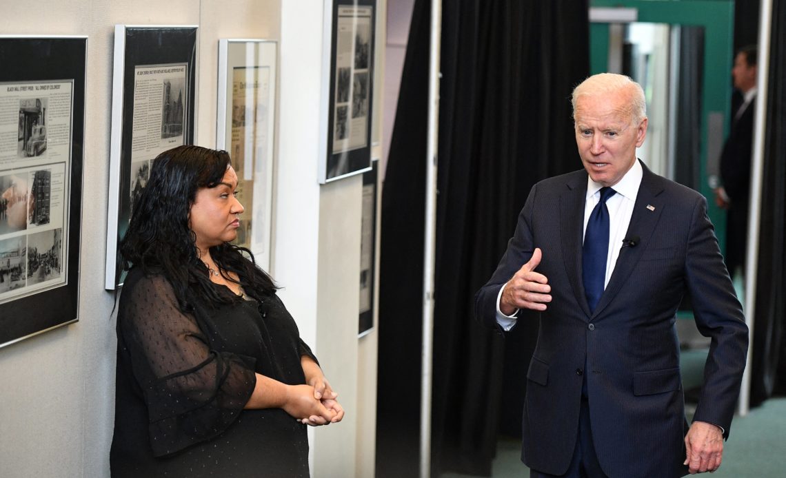 Biden participa en homenaje por 100 años de la masacre racial en una Tulsa