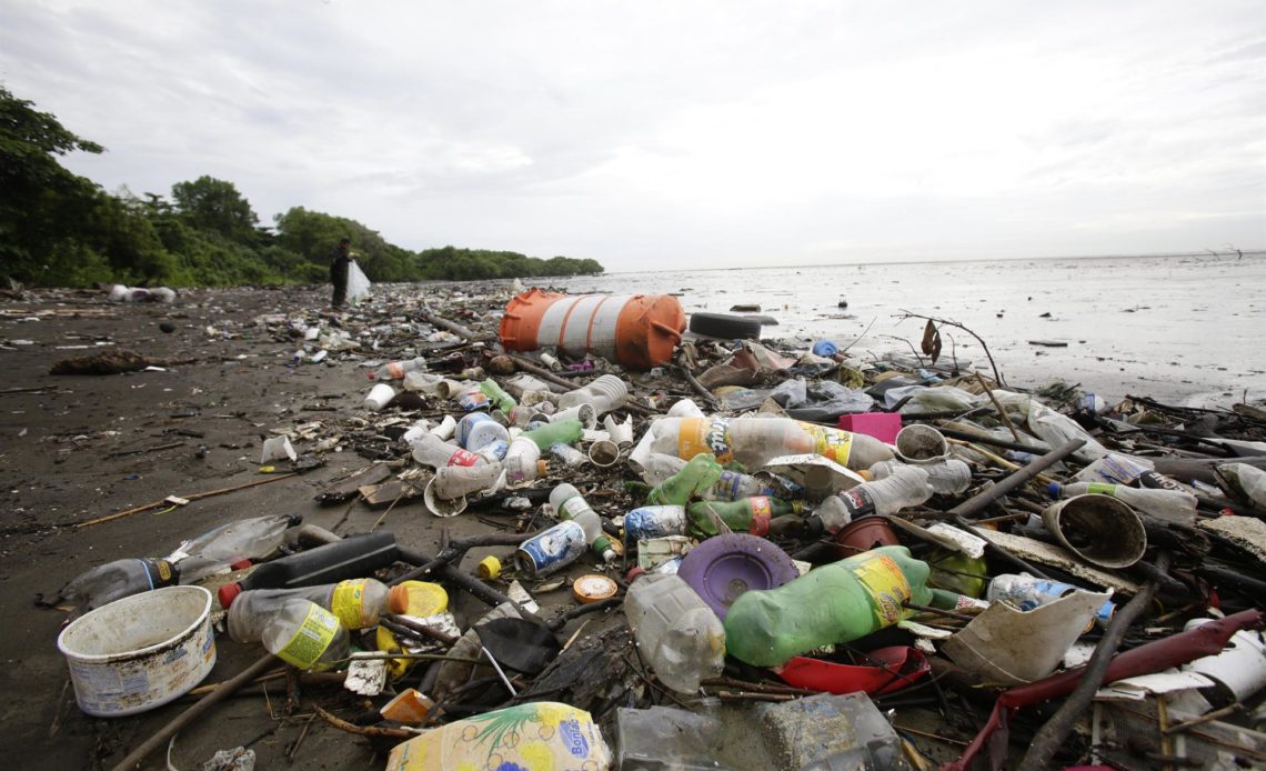 La basura marina en cifras: el 80 % es plástico, sobre todo bolsas y botellas