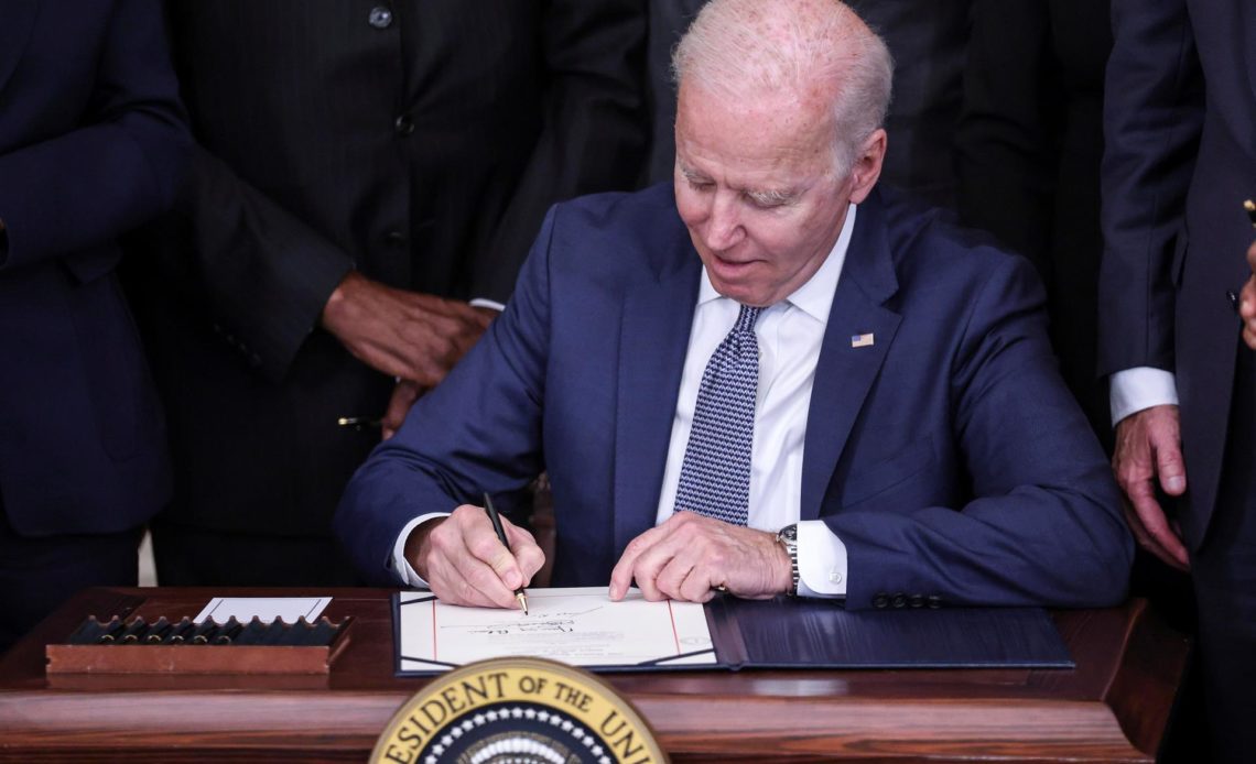 Biden crea un festivo para reflexionar sobre el "pecado" de la esclavitud