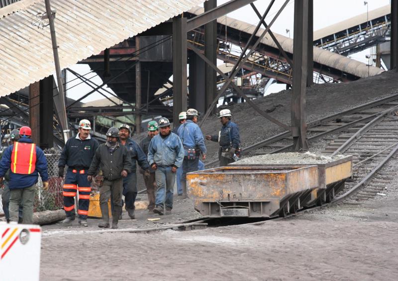 Accidente en mina deja siete trabajadores atrapados en el norte de México