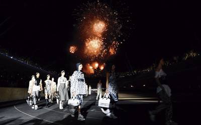 Dior lanza su colección crucero en escenarios de la Grecia antigua