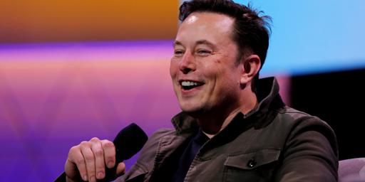 Elon Musk invertirá hasta 30.000 millones de dólares en internet satelital