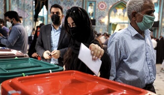 Iraníes votan en elecciones presidenciales con el ultraconservador Raisi como favorito