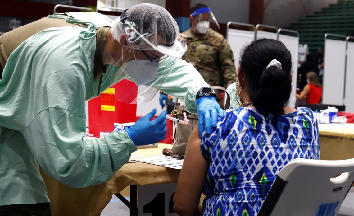 Los puertorriqueños vacunados no necesitarán mascarilla al aire libre