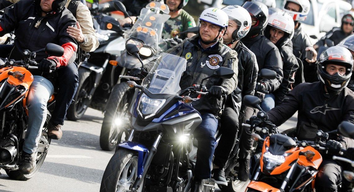 Presidente de Brasil en moto