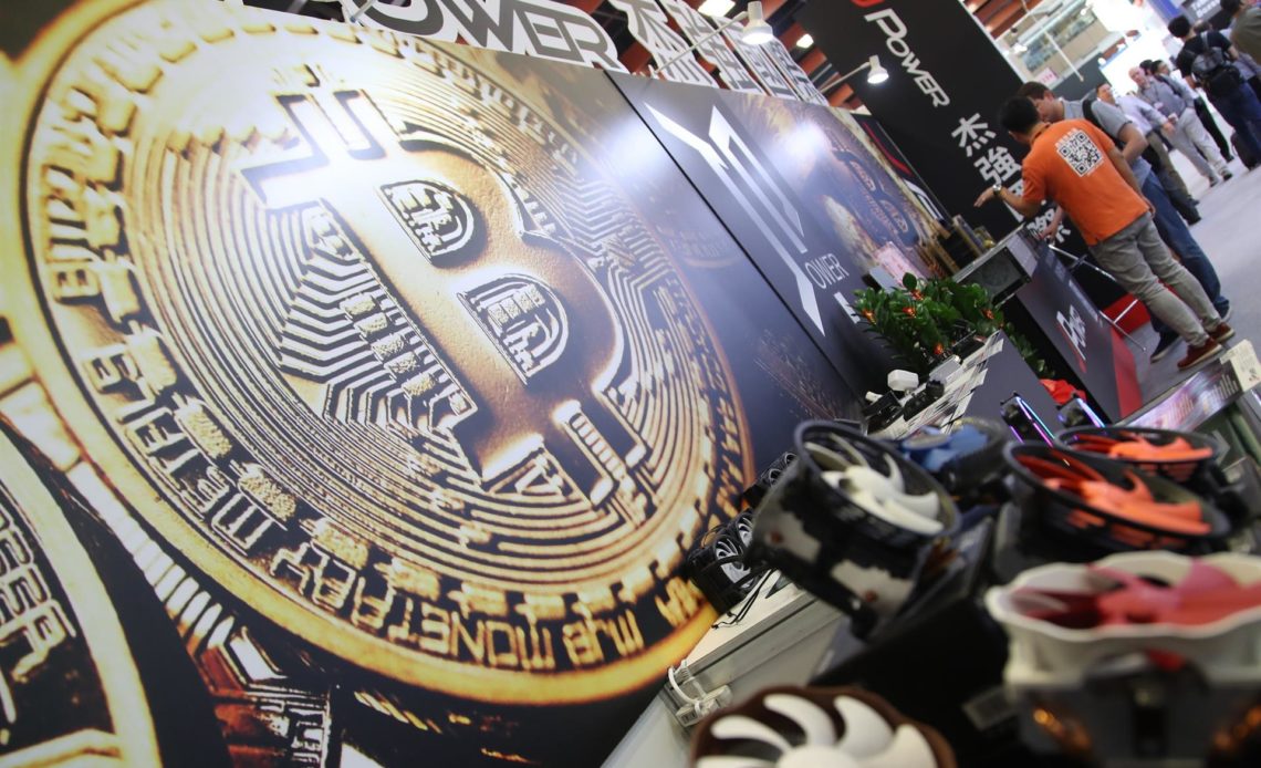 Bitcoin cae con esfuerzos por rastrear pago de rescate en secuestros de datos