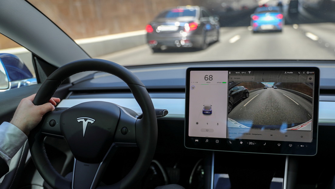 Tesla lanza su muy esperada nueva versión beta del piloto automático completo
