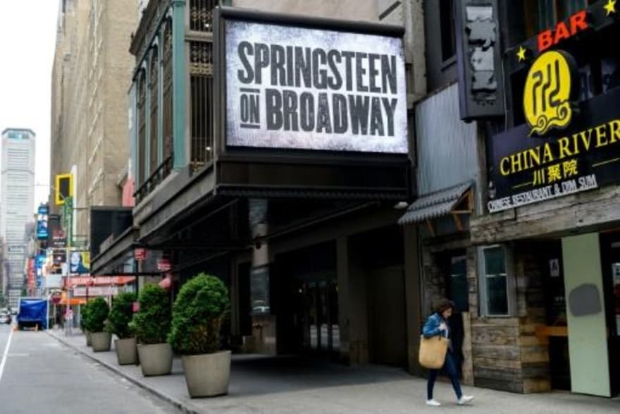 Las salas de Broadway en Nueva York exigirán vacunas y mascarillas