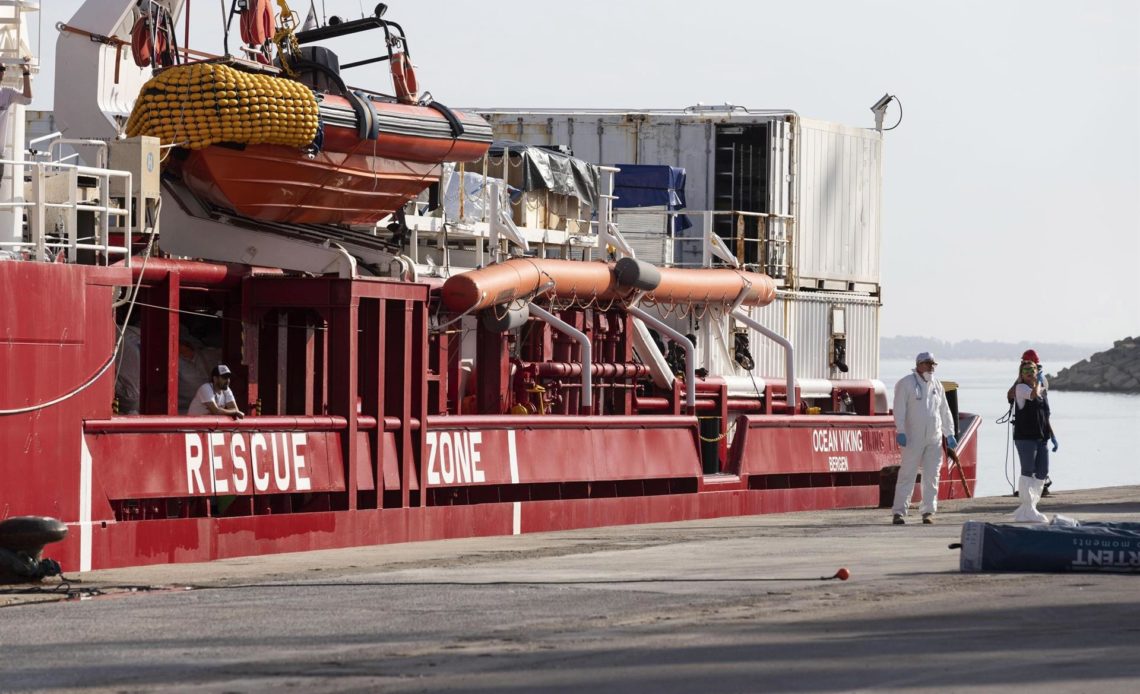 Los barcos Sea Watch 3 y Ocean Viking asisten a 400 migrantes en el mar