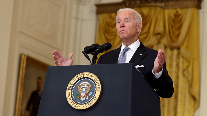 Biden acusa a China de retener "información crucial" sobre orígenes de covid-19