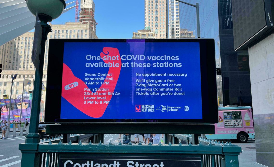 En Nueva York, la vacuna es el "abrete sésamo" para volver a la vida normal