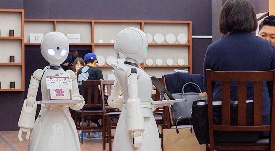 Un café con robots de Tokio apuesta por la inclusión