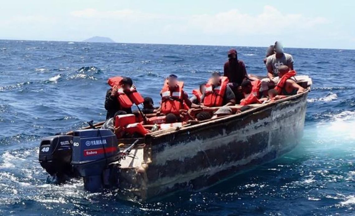 EEUU repatría a 31 dominicanos que buscaban entrar ilegalmente a Puerto Rico