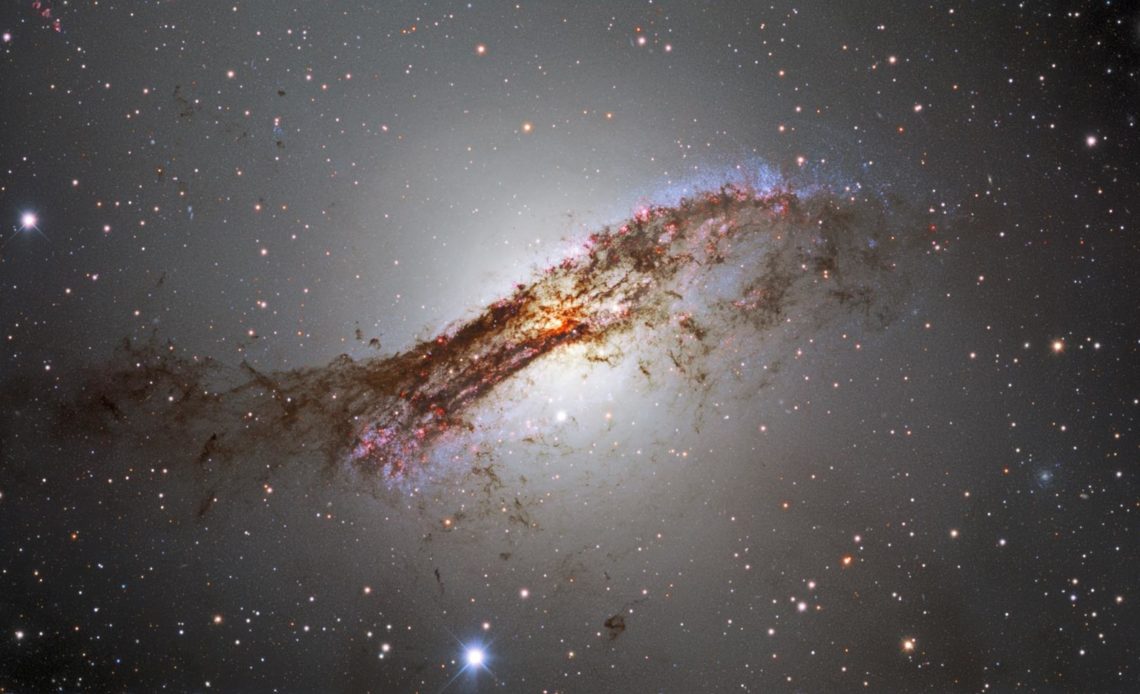 La galaxia Centaurus A, fotografiada con gran detalle desde Chile
