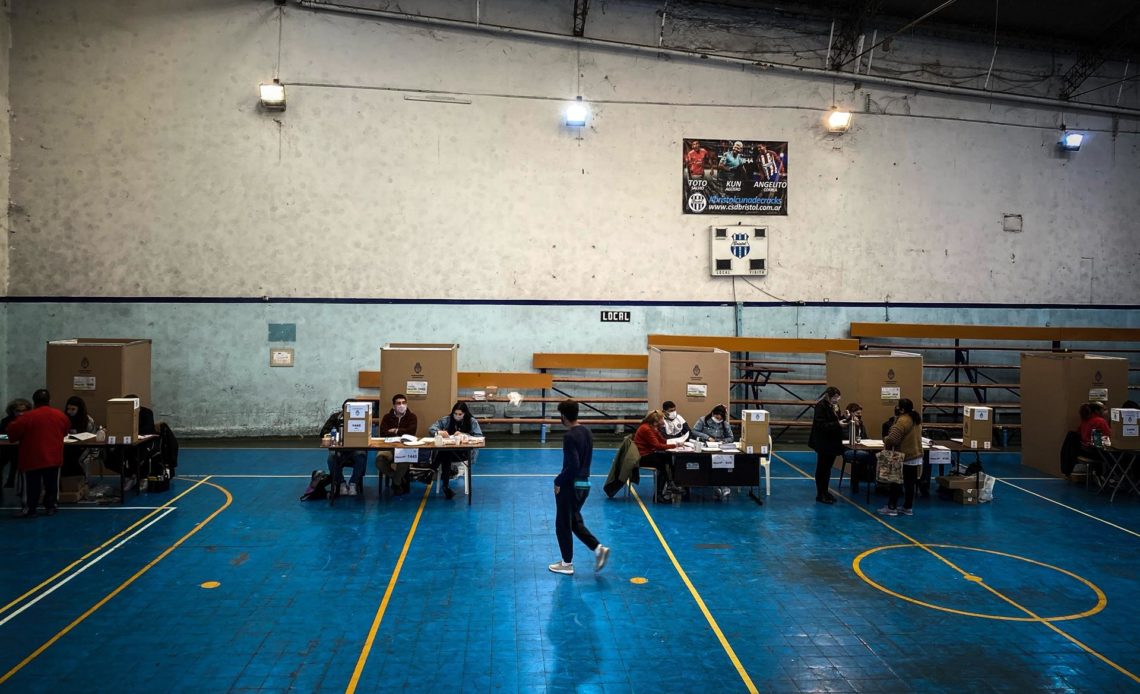 La oposición argentina gana las primarias en los mayores distritos, según primeros datos