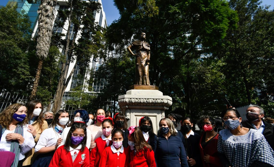 Ciudad de México reivindica con esculturas a las heroínas nacionales