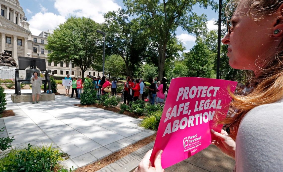 Departamento de Justicia de EEUU promete proteger clínicas de aborto en Texas